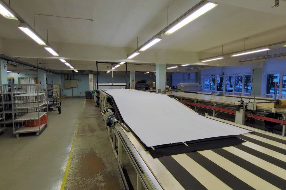 Automatic fabric layering