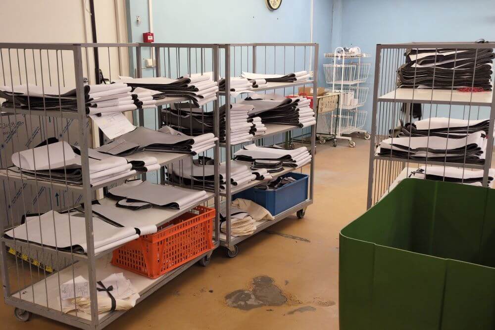 Temporary storage of cutted parts